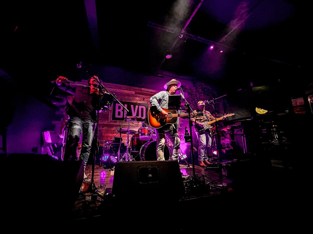 BLVD Bar & Gril