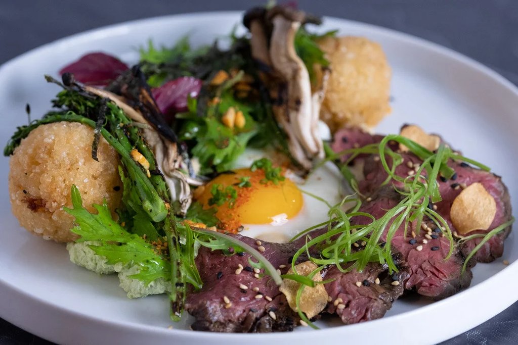 Catch 122 Cafe Bistro