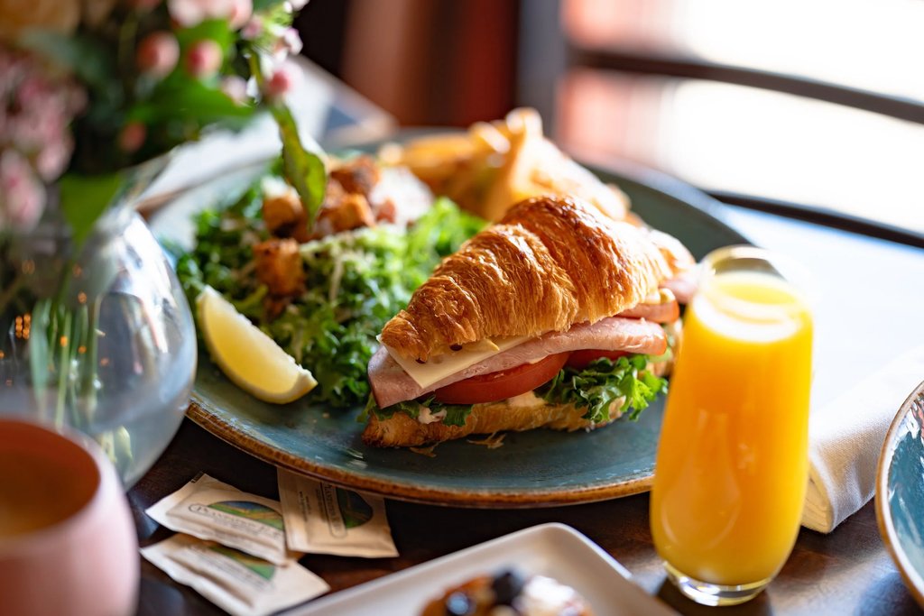 Tony's Bistro & Patisserie